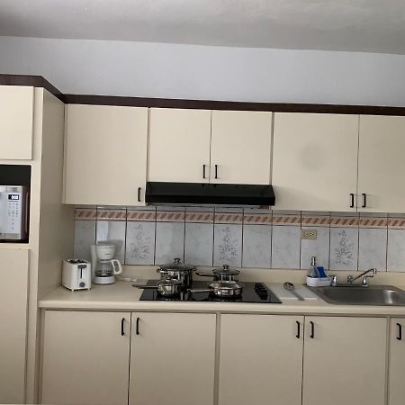 Crab Island Adventures Apartments Векес Екстериор снимка