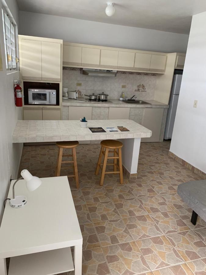 Crab Island Adventures Apartments Векес Екстериор снимка