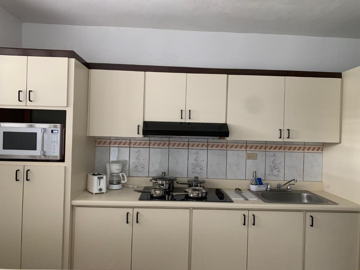 Crab Island Adventures Apartments Векес Екстериор снимка