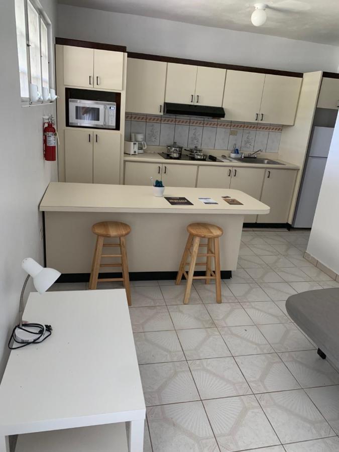 Crab Island Adventures Apartments Векес Екстериор снимка