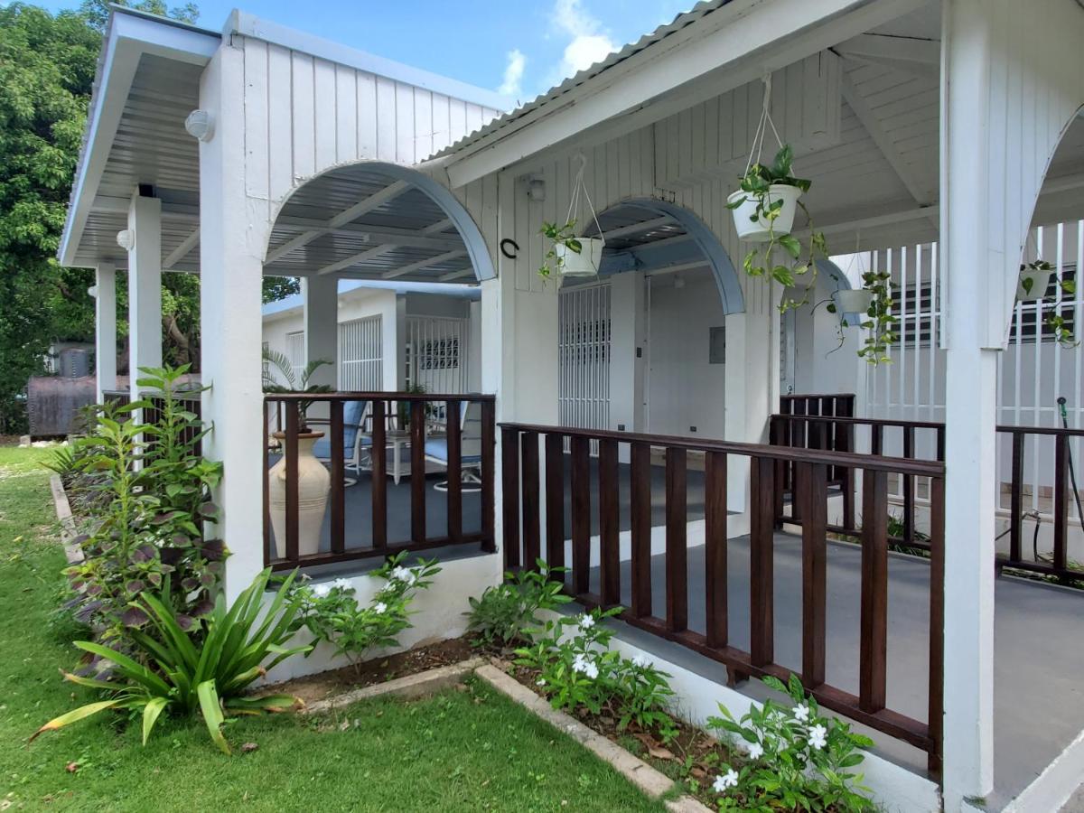 Crab Island Adventures Apartments Векес Екстериор снимка