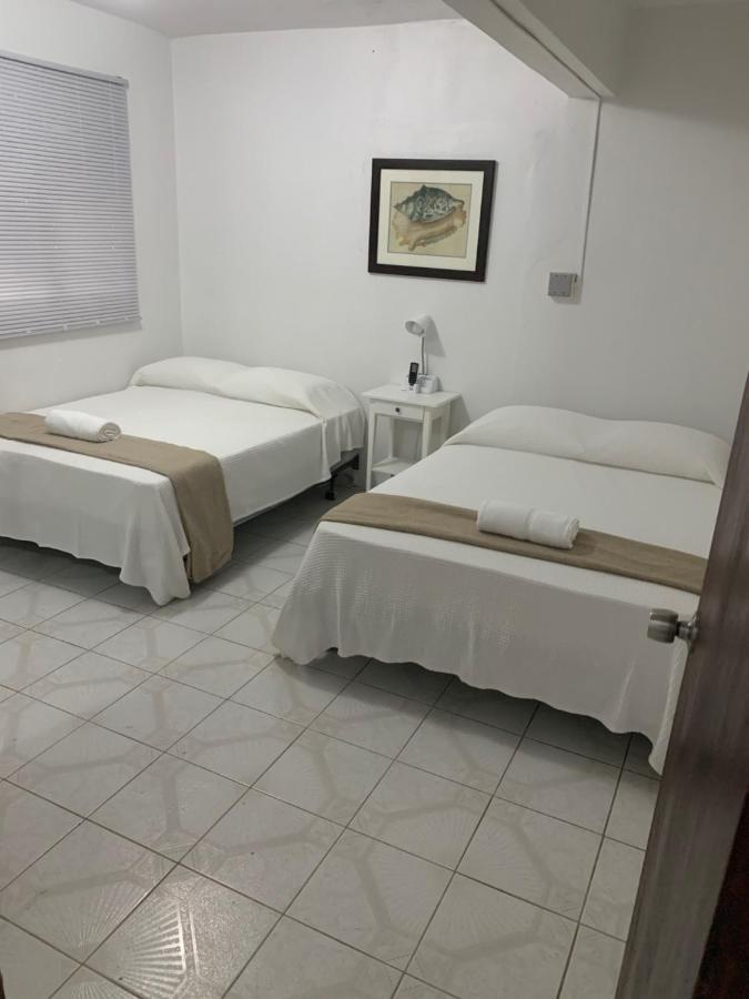 Crab Island Adventures Apartments Векес Екстериор снимка