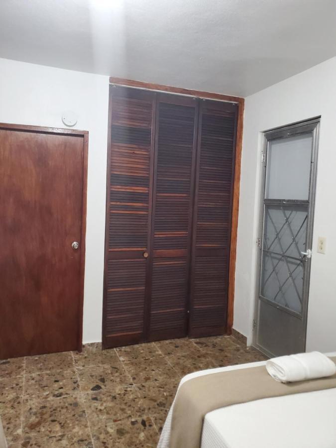 Crab Island Adventures Apartments Векес Екстериор снимка