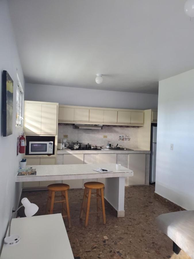 Crab Island Adventures Apartments Векес Екстериор снимка